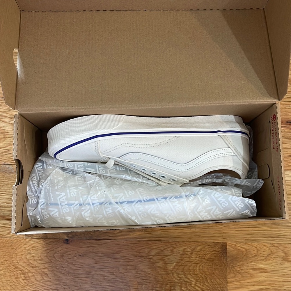 NWT Vans Old Skool Tapered. Women’s size 8.